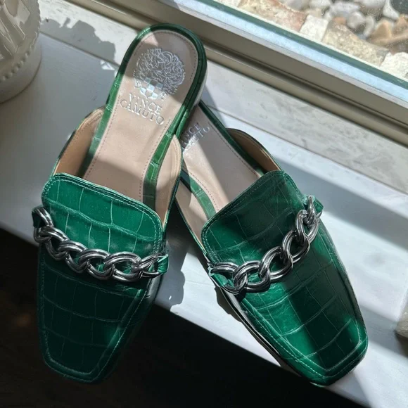 Vince Camuto Green Mules with Silver Chain - Picture 5 of 7
